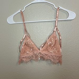 CHARLOTTE RUSSE Baby Pink Lace Bralette